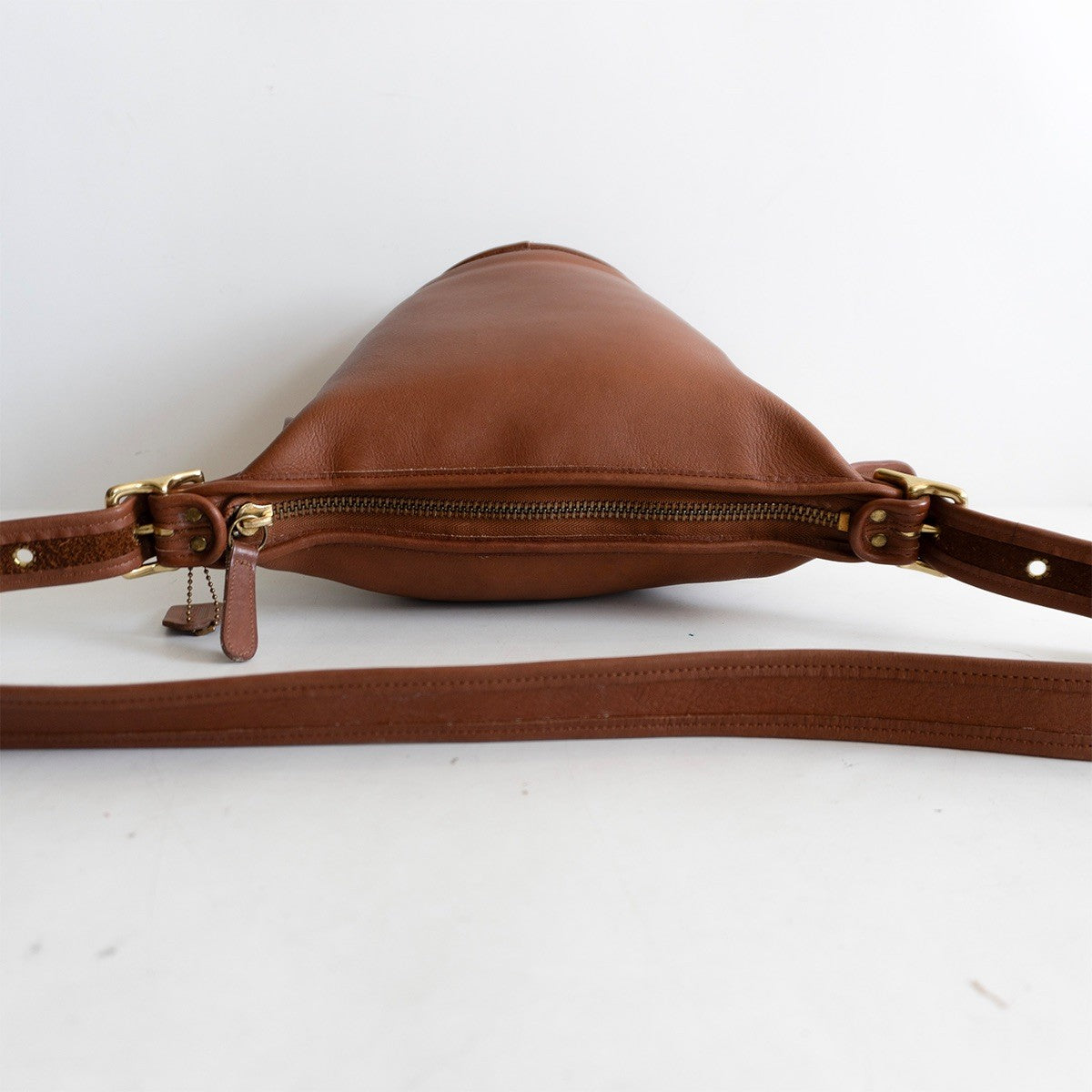 OLD COACH Brown Leather Bucket Shoulder Bag Size ONE SIZE