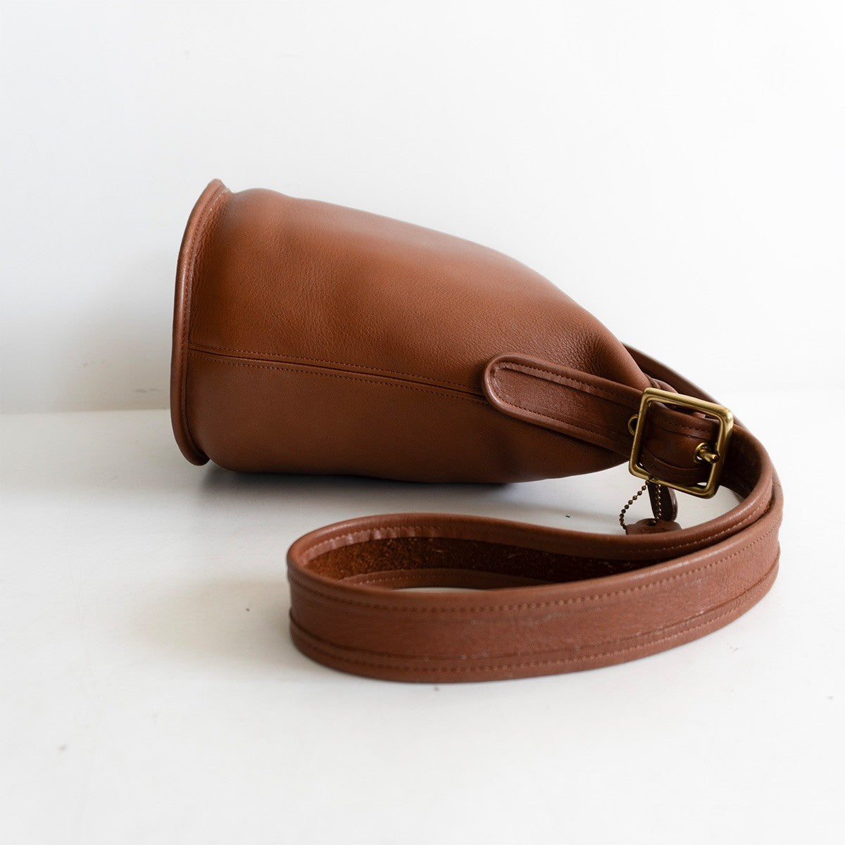 OLD COACH Brown Leather Bucket Shoulder Bag Size ONE SIZE