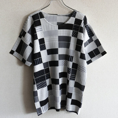 HOMME PLISSE ISSEY MIYAKE All-Over Pleated T-Shirt Size 3