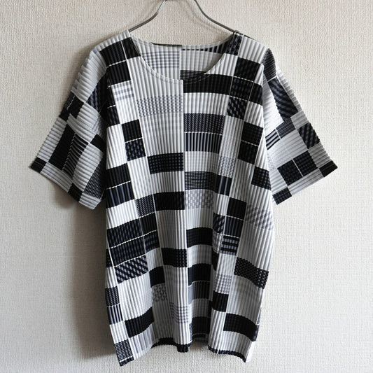 HOMME PLISSE ISSEY MIYAKE All-Over Pleated T-Shirt Size 3