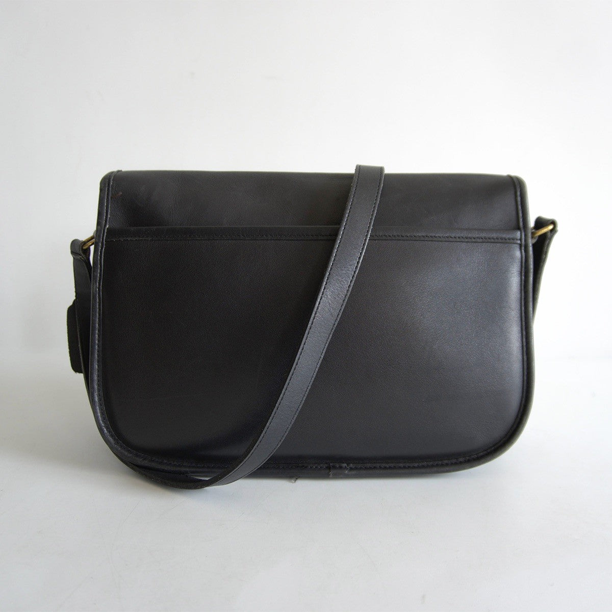 OLD COACH Black Turnlock Leather Shoulder Bag Size ONE SIZE