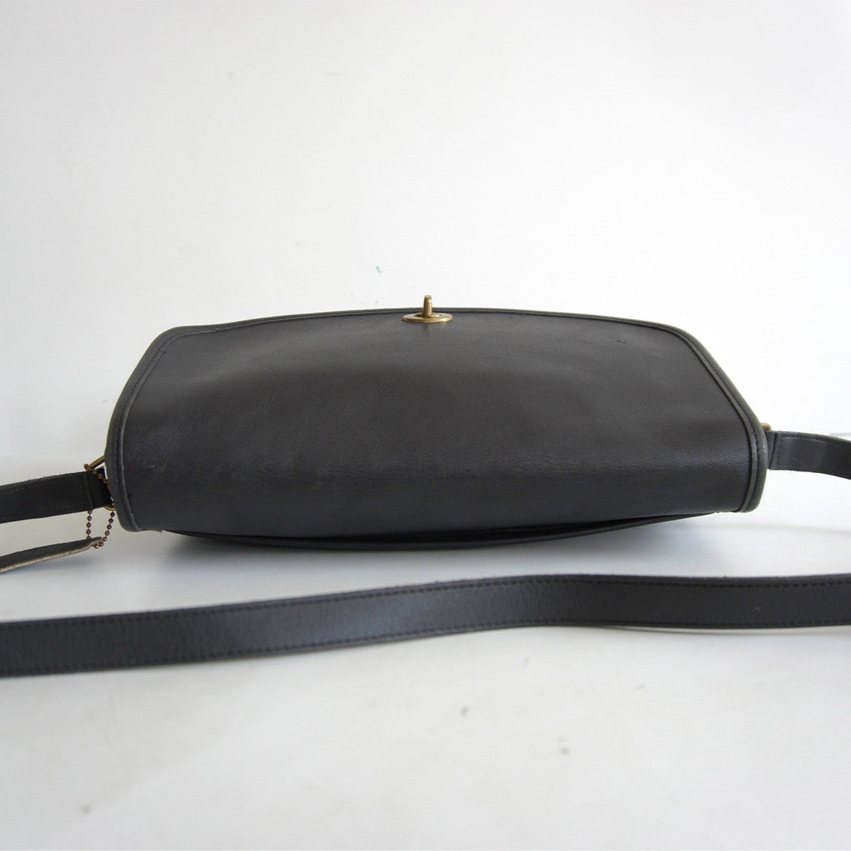 OLD COACH Black Turnlock Leather Shoulder Bag Size ONE SIZE