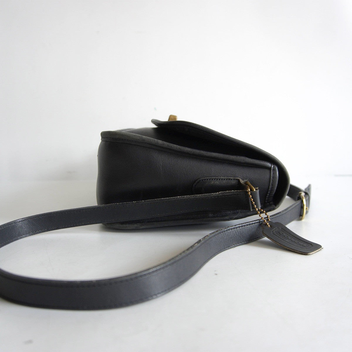 OLD COACH Black Turnlock Leather Shoulder Bag Size ONE SIZE