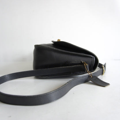 OLD COACH Black Turnlock Leather Shoulder Bag Size ONE SIZE