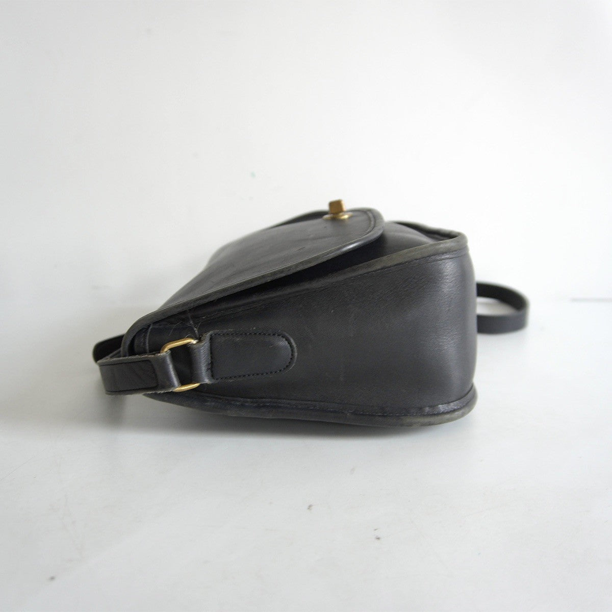 OLD COACH Black Turnlock Leather Shoulder Bag Size ONE SIZE