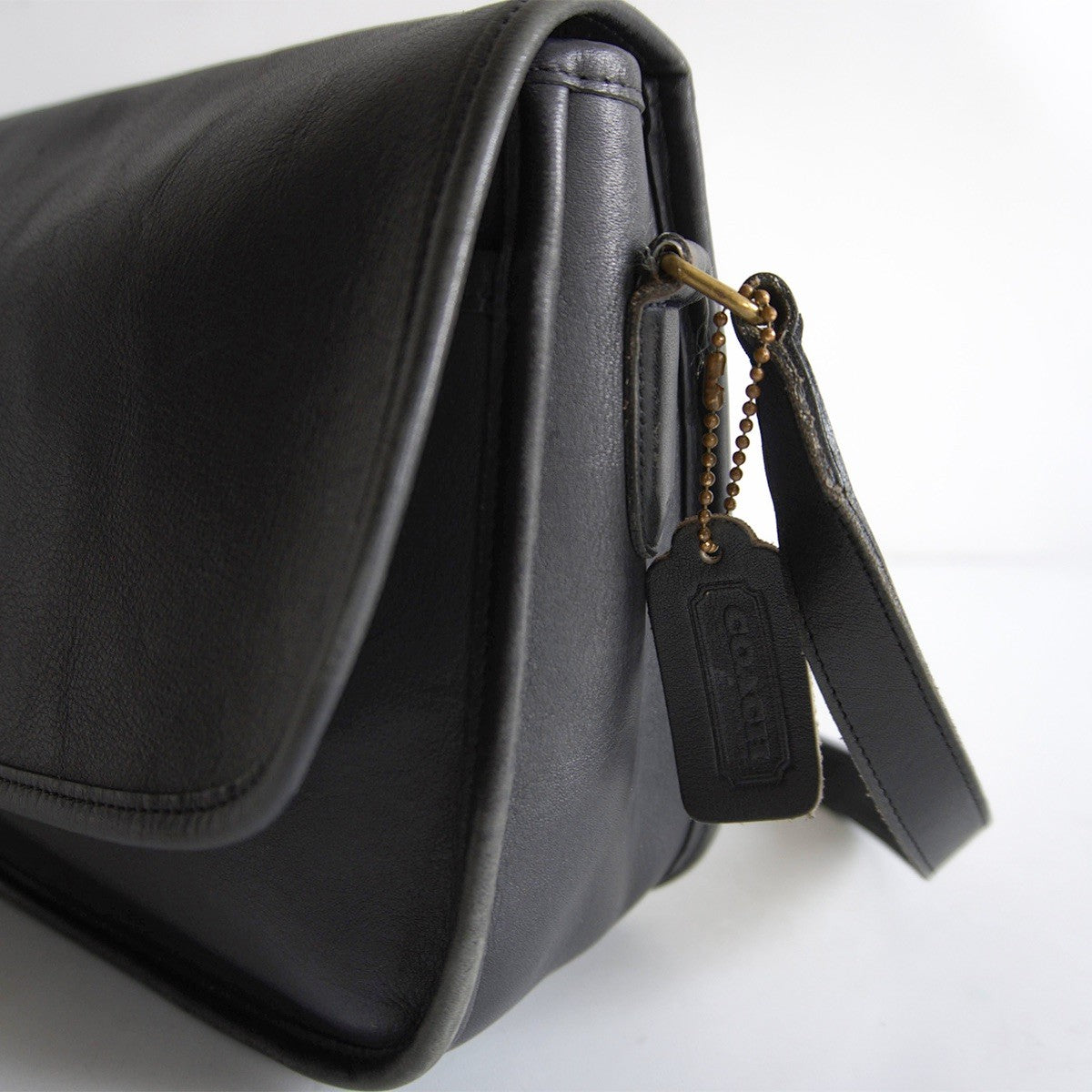 OLD COACH Black Turnlock Leather Shoulder Bag Size ONE SIZE