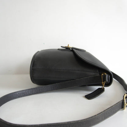 OLD COACH Black Turnlock Leather Shoulder Bag Size ONE SIZE