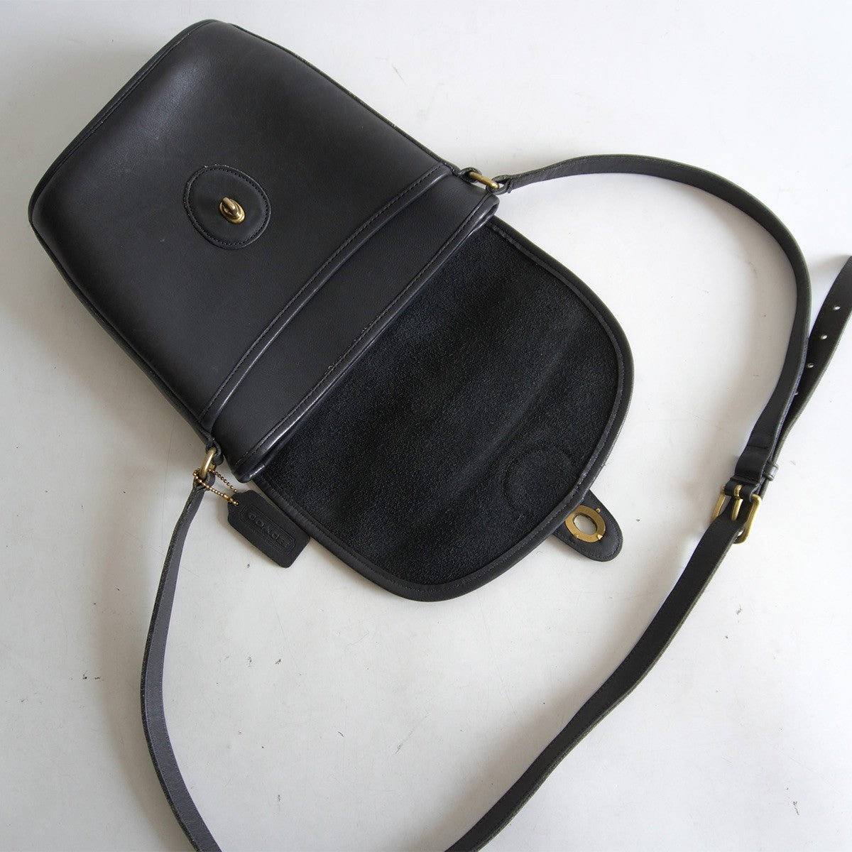 OLD COACH Black Turnlock Leather Shoulder Bag Size ONE SIZE