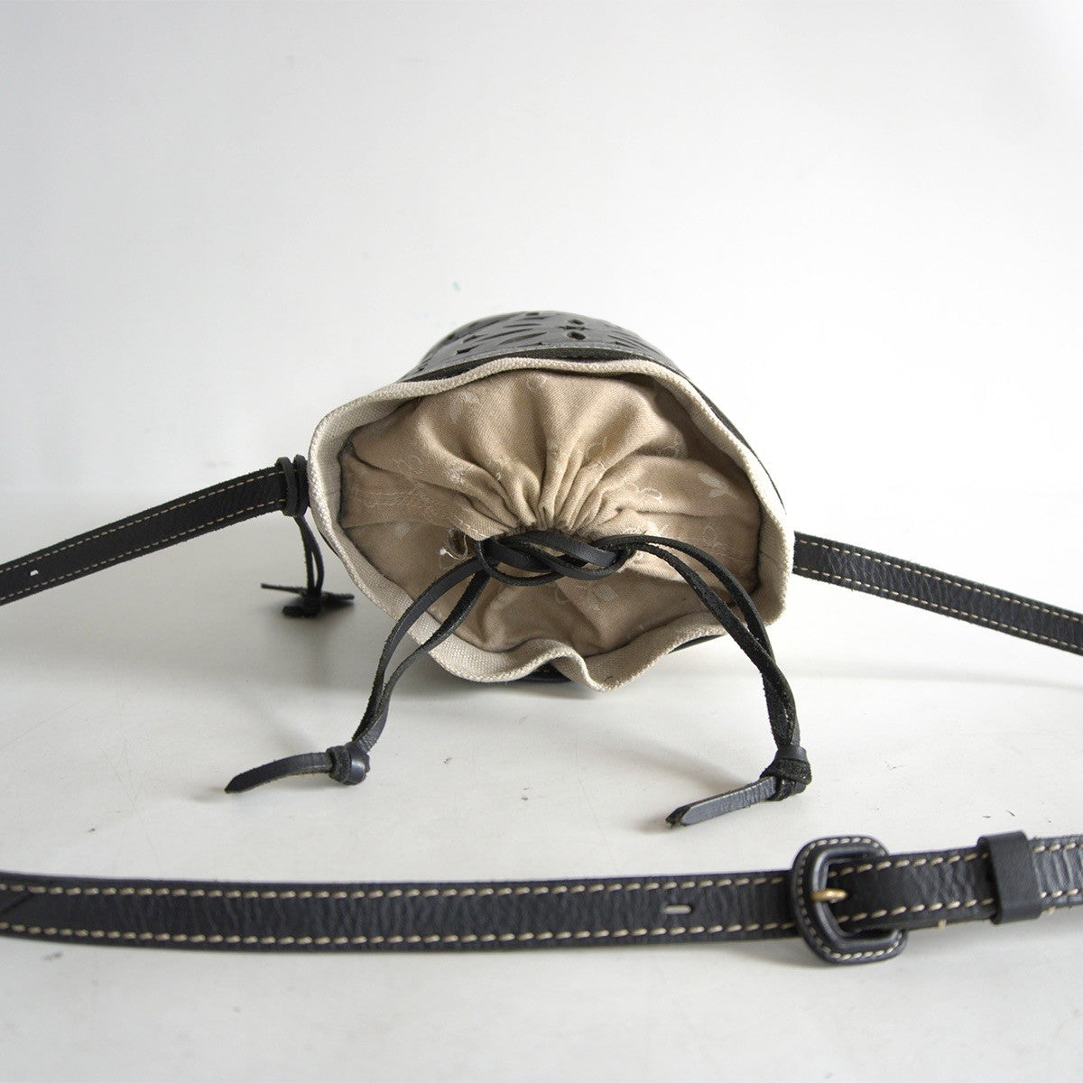 GENTEN Cutwork Leather Shoulder Bag Size ONE SIZE