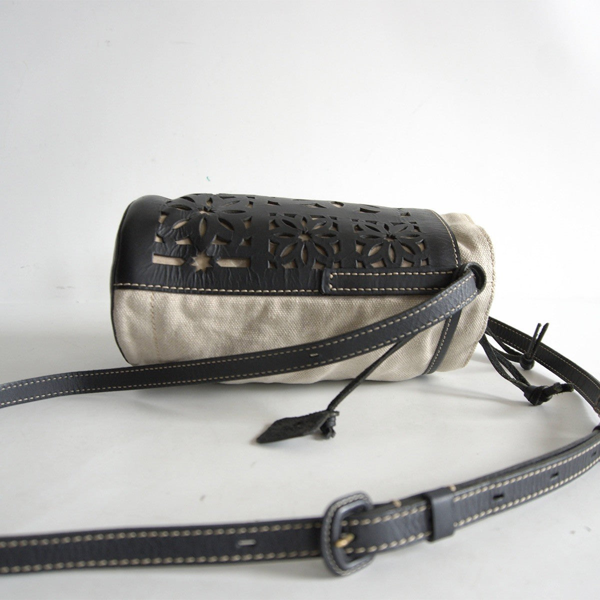 GENTEN Cutwork Leather Shoulder Bag Size ONE SIZE