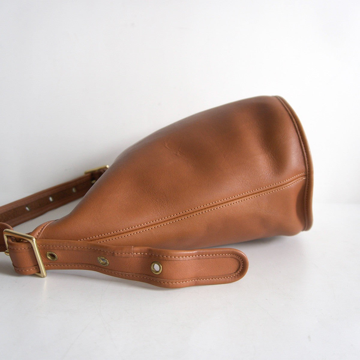 OLD COACH Brown Bucket Leather Shoulder Bag Size ONE SIZE