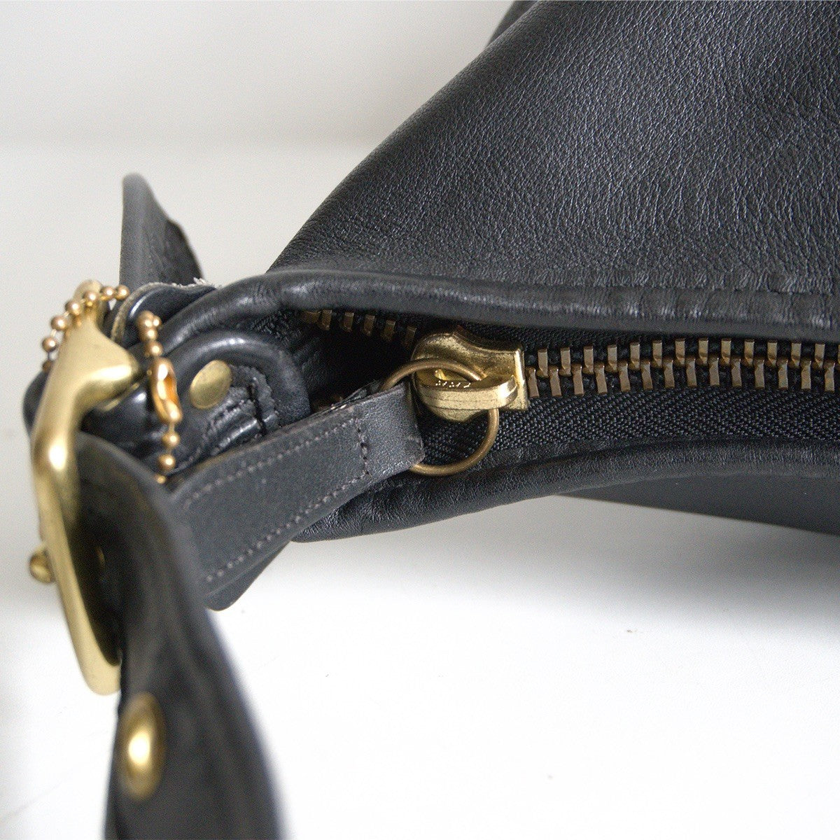OLD COACH Black Bucket Leather Shoulder Bag Size ONE SIZE