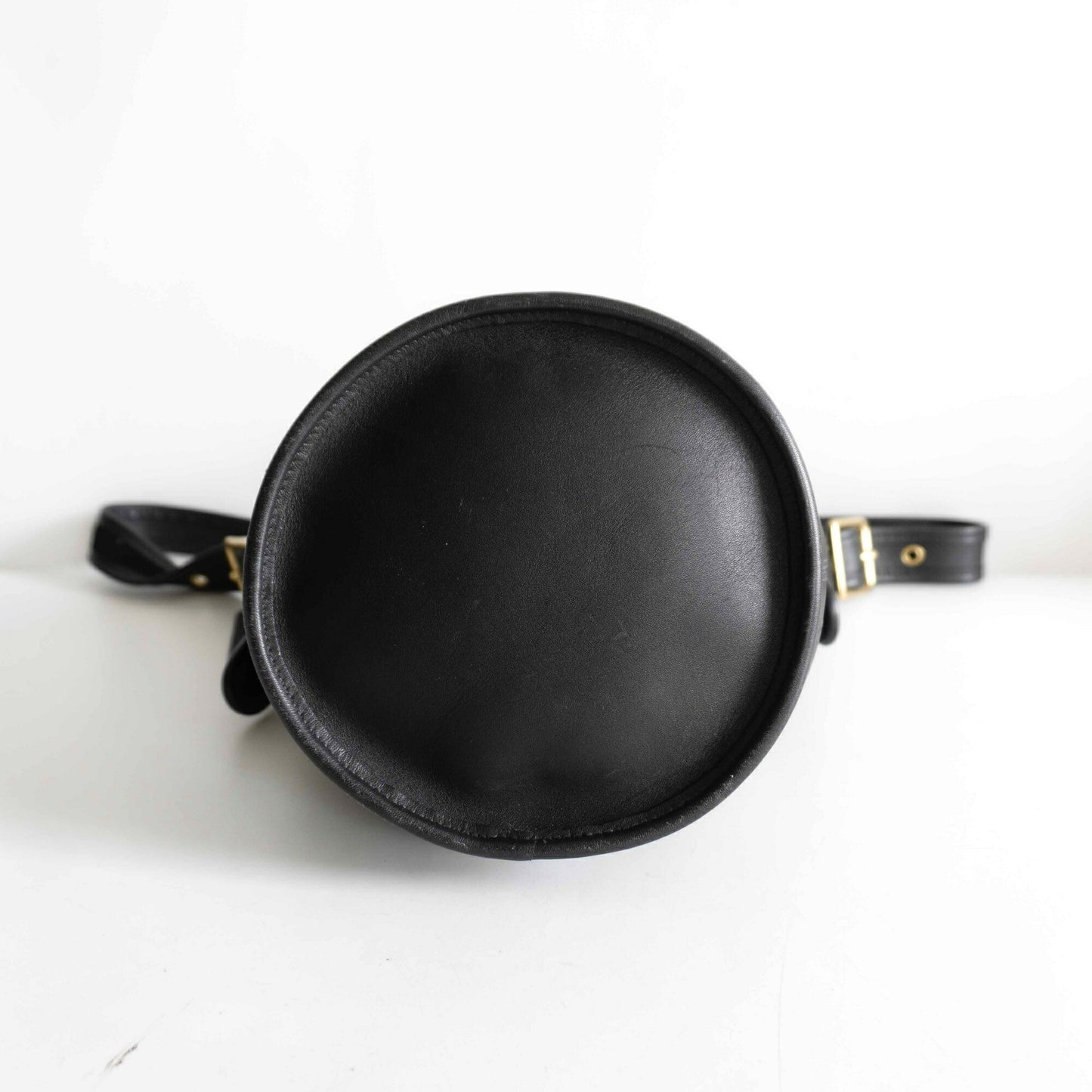 OLD COACH Black Leather Bucket Shoulder Bag Size ONE SIZE