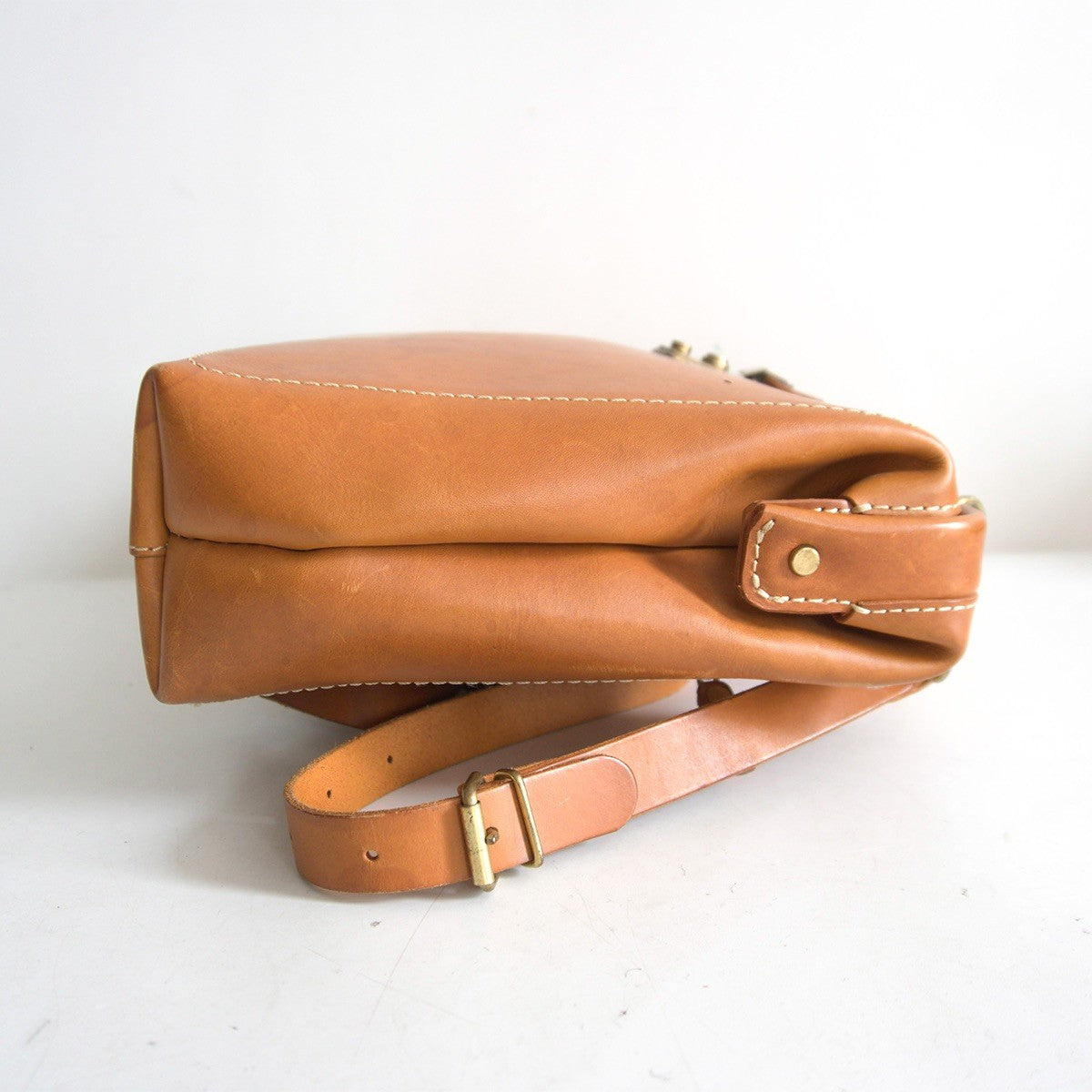 HERZ Camel Leather 2-Way Dalles Bag Size ONE SIZE