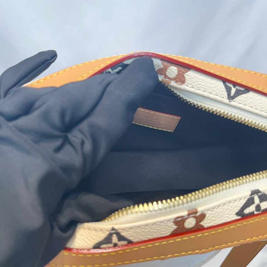 Louis Vuitton Enveloppe Messenger Craggy Bag Size ONE SIZE