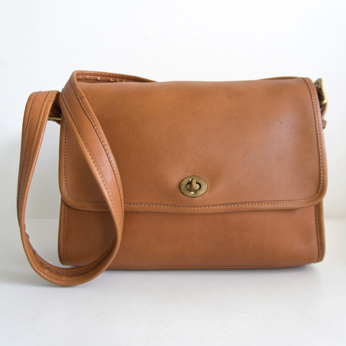 OLD COACH Turnlock Flap Brown Shoulder Bag Size ONE SIZE