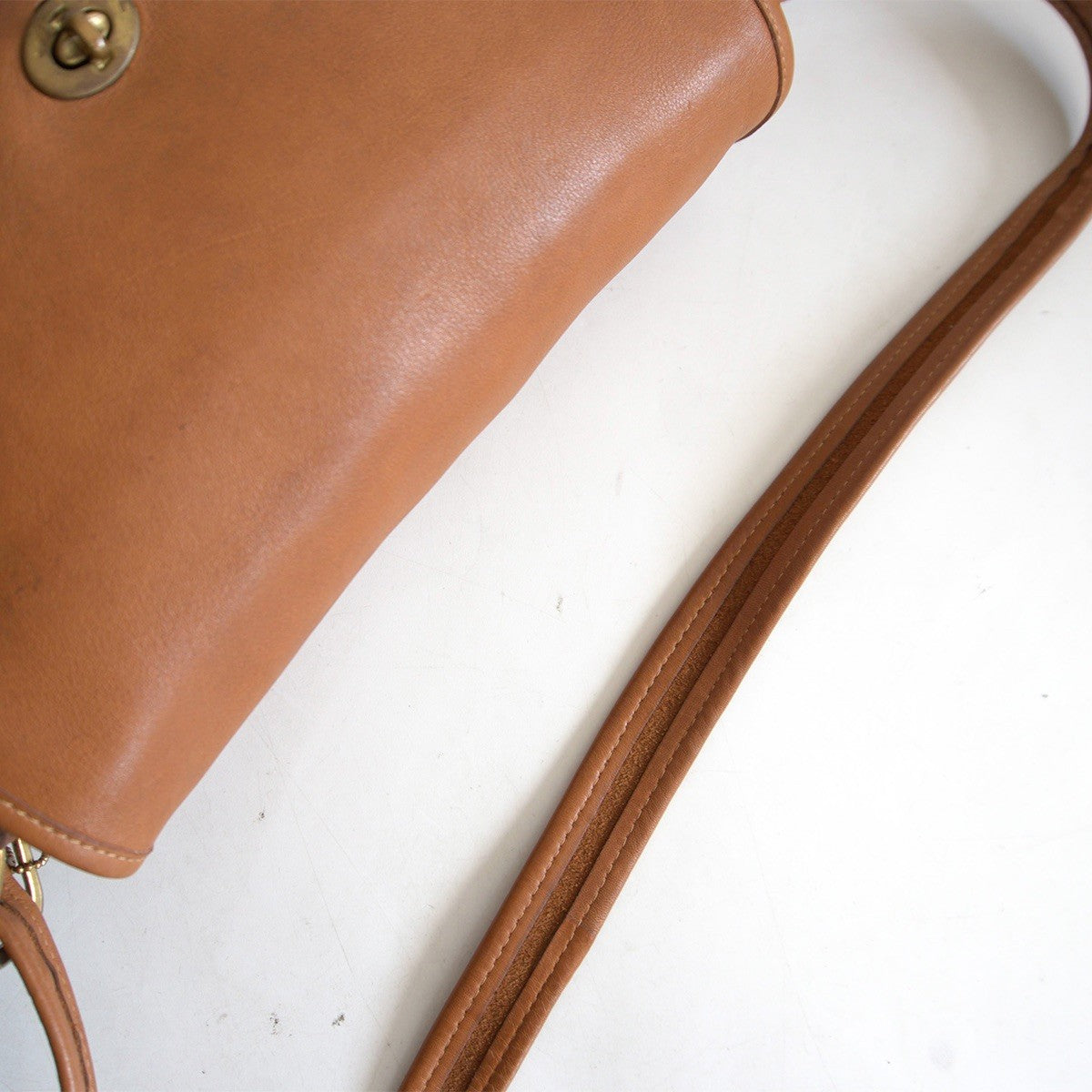OLD COACH Turnlock Flap Brown Shoulder Bag Size ONE SIZE