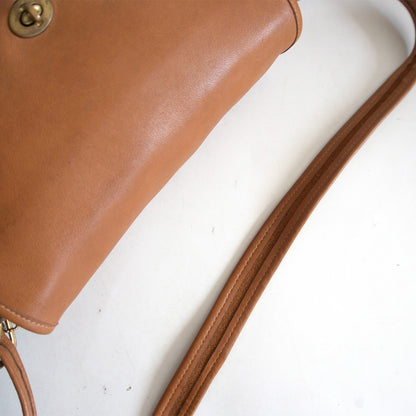 OLD COACH Turnlock Flap Brown Shoulder Bag Size ONE SIZE