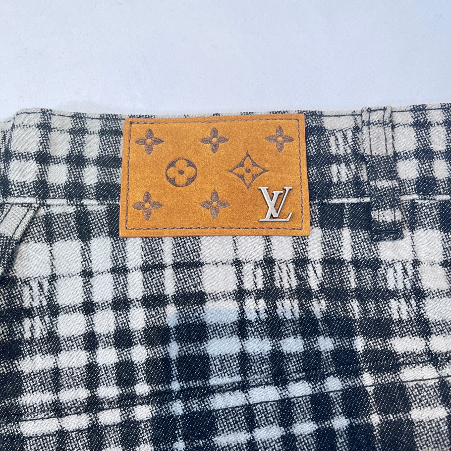 LOUIS VUITTON Check Signature Logo Shorts Black Size 32