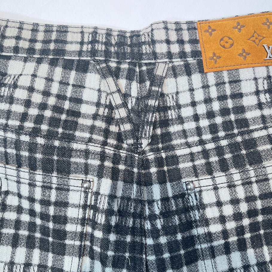 LOUIS VUITTON Check Signature Logo Shorts Black Size 32