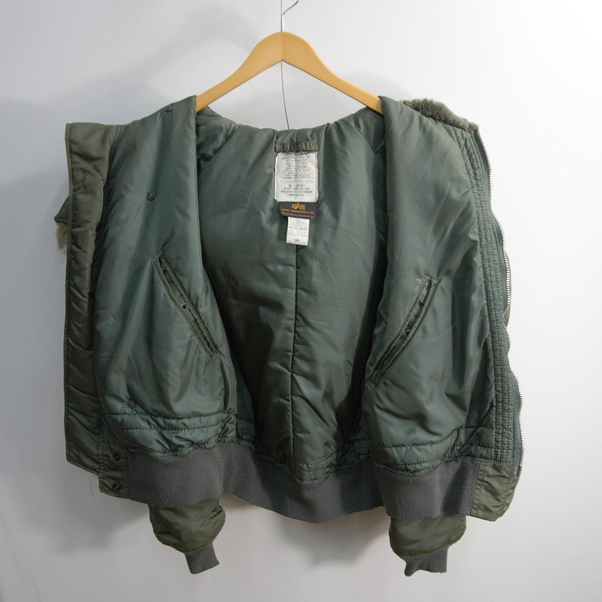 ALPHA INDUSTRIES 90s N-2B Nylon Flight Jacket Size L