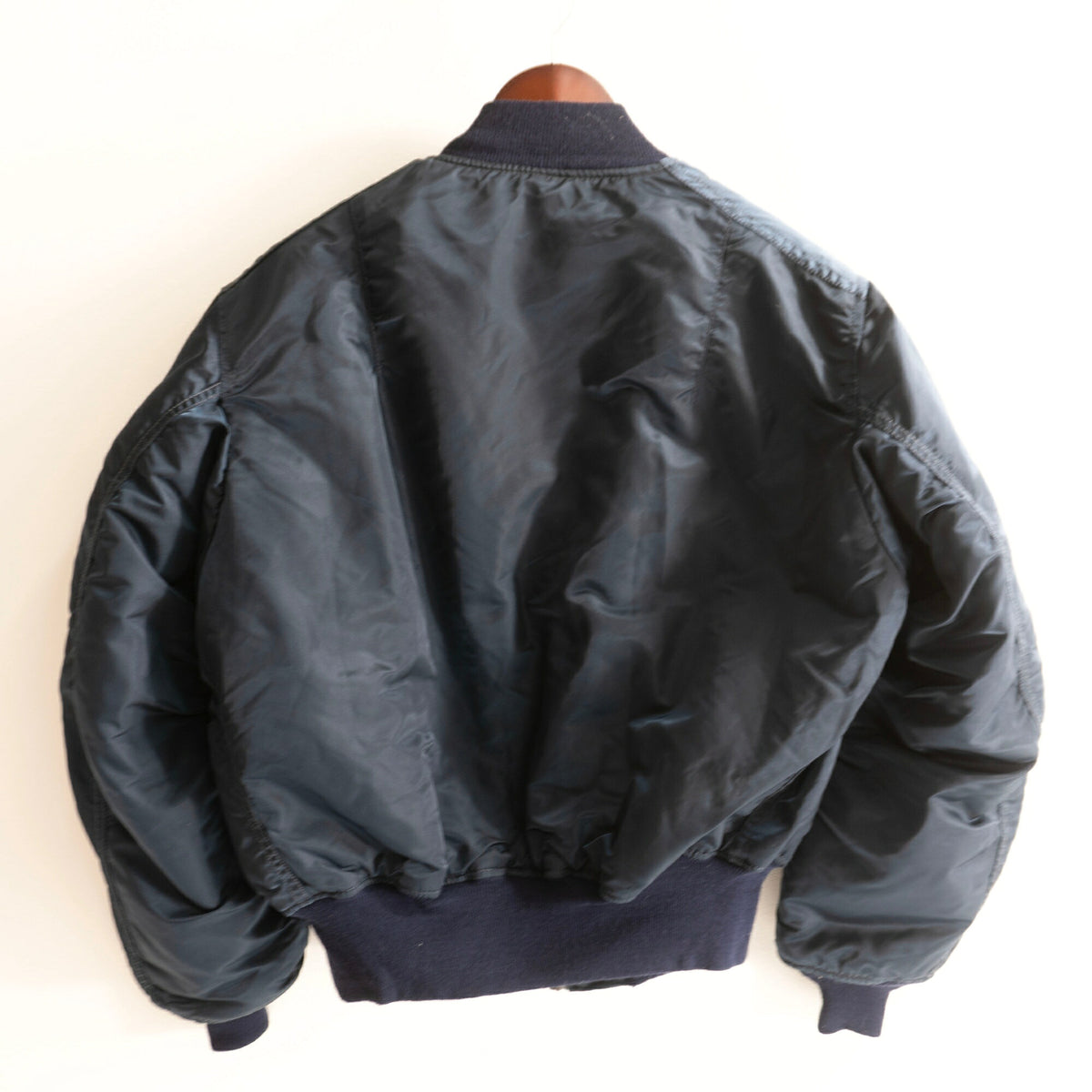 ALPHA INDUSTRIES 90s MA-1 Nylon Bomber Jacket in USA Size L