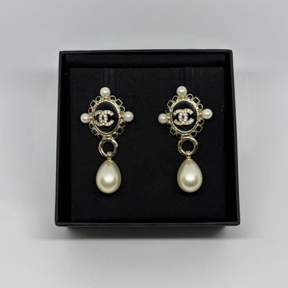 CHANEL CC Faux Pearl Rhinestone Black Gold Earrings Size ONE SIZE