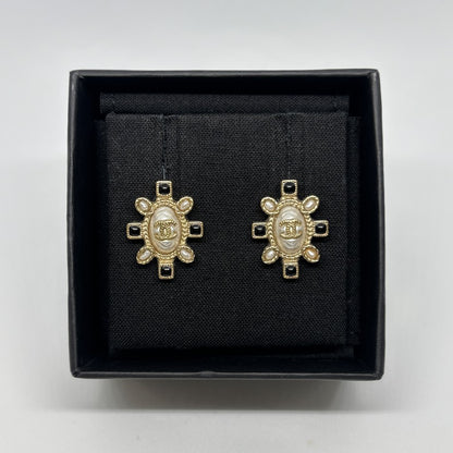 CHANEL CC Logo Oval Faux Pearl Earrings Gold Size ONE SIZE