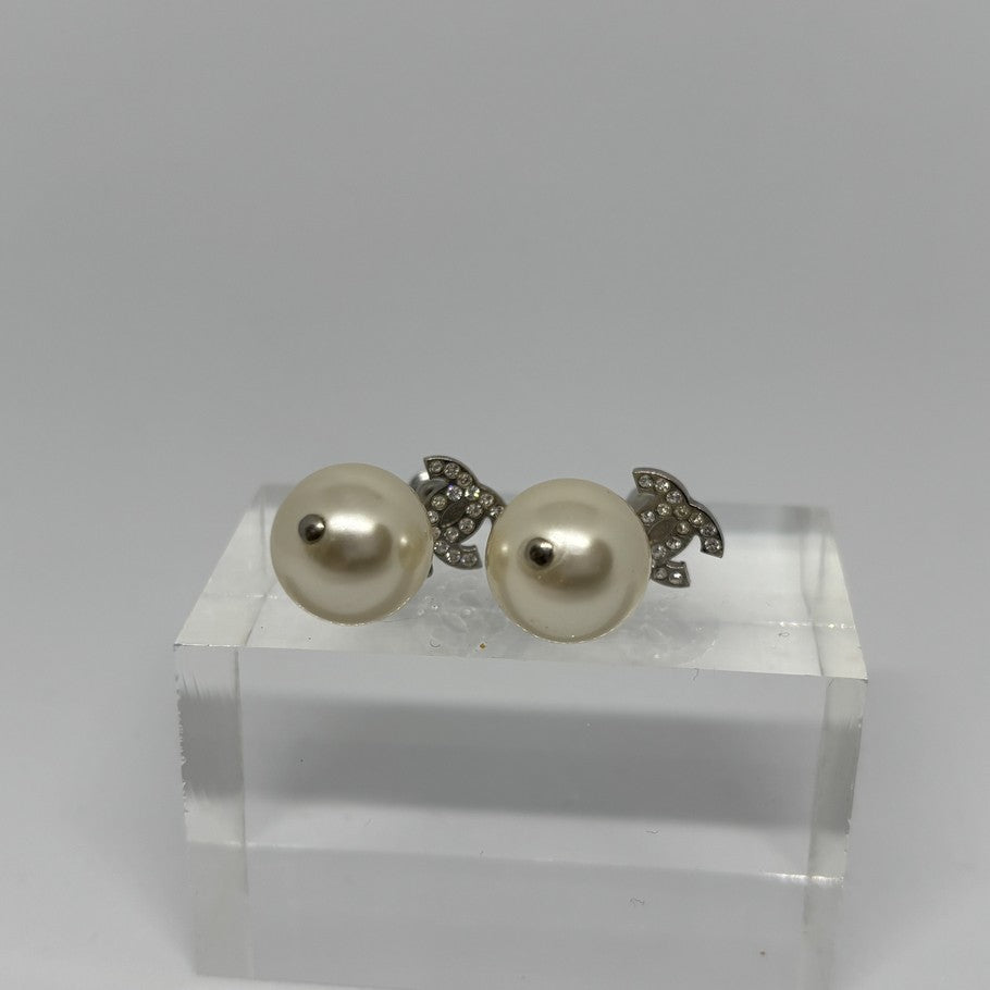 CHANEL CC Faux Pearl Swing Earrings Silver Size ONE SIZE