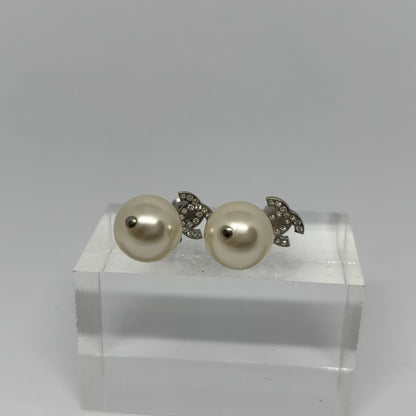 CHANEL CC Faux Pearl Swing Earrings Silver Size ONE SIZE