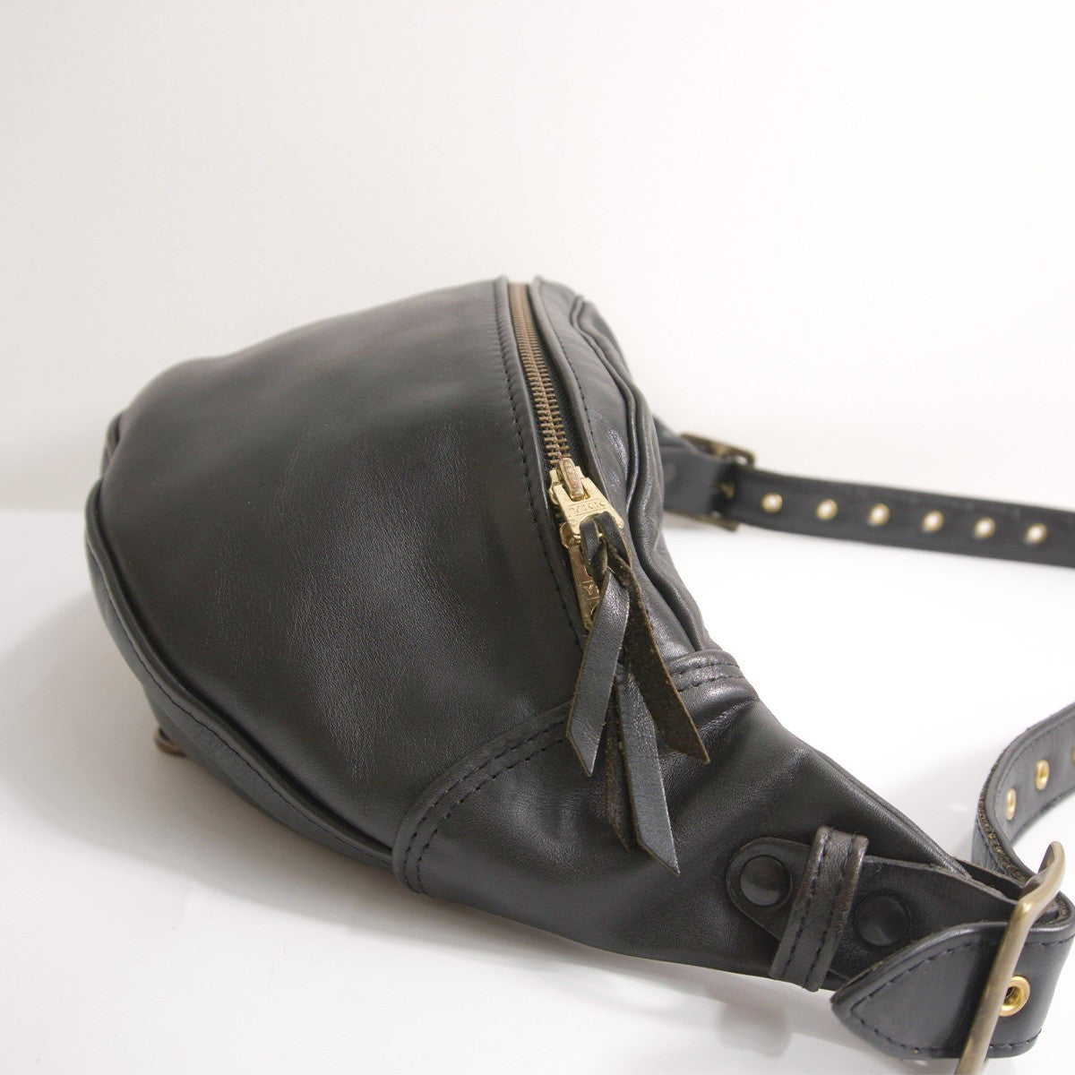 KADOYA HEAD FACTORY Black Leather Waist Bag