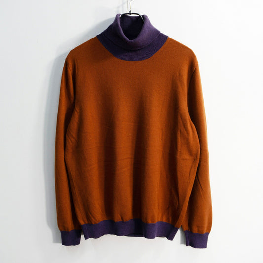 ARNYS 2-Tone Cashmere Turtleneck Knit Sweater