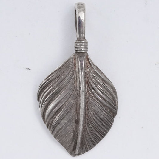 Goro's SV Heart Feather Right Facing Pendant Size F
