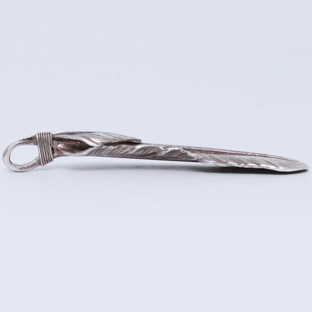 Goro's XL Silver Feather Right Facing Necklace