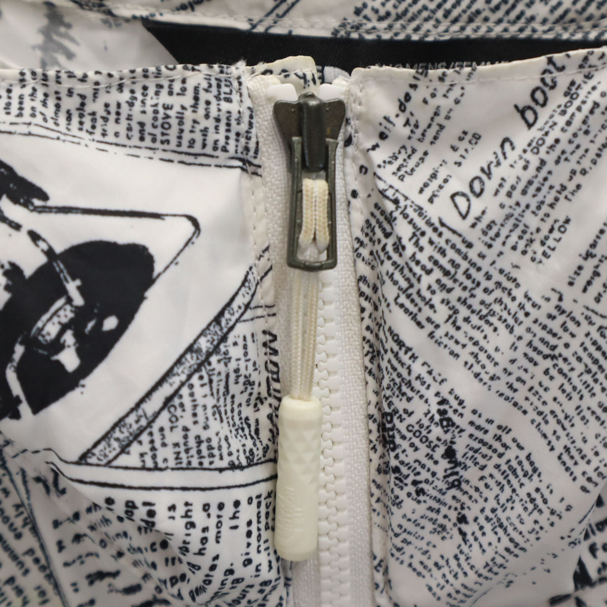 THE NORTH FACE Newspaper Print Windbreaker White Size M