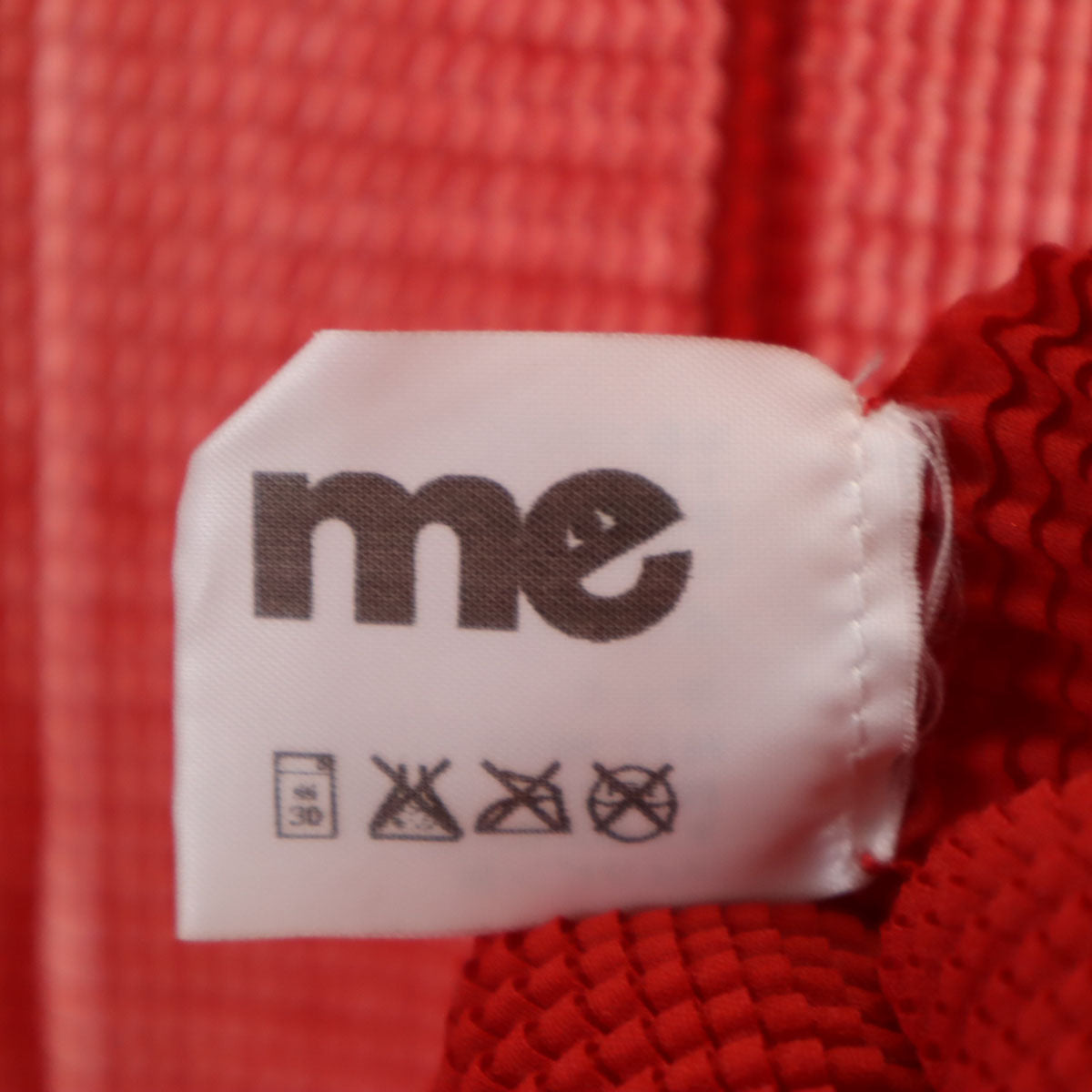 me ISSEY MIYAKE 90s Long Sleeve Cardigan Red