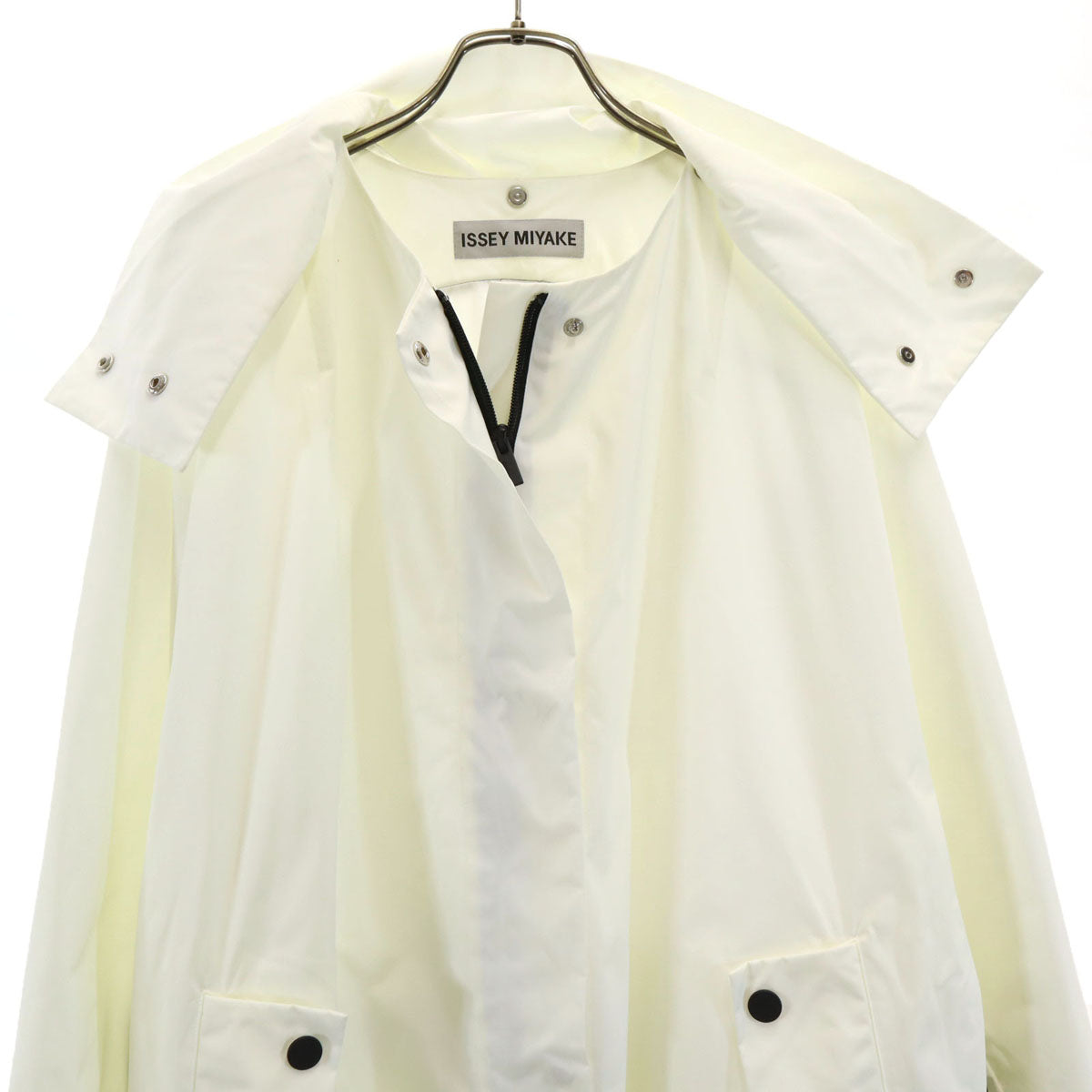 ISSEY MIYAKE Compact Series Packable Coat White Size 2