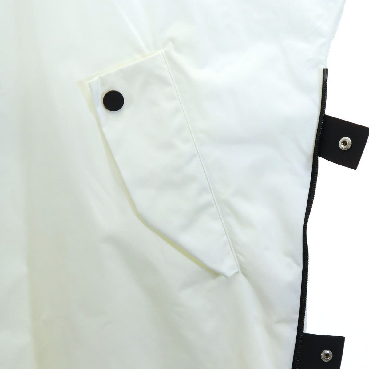 ISSEY MIYAKE Compact Series Packable Coat White Size 2