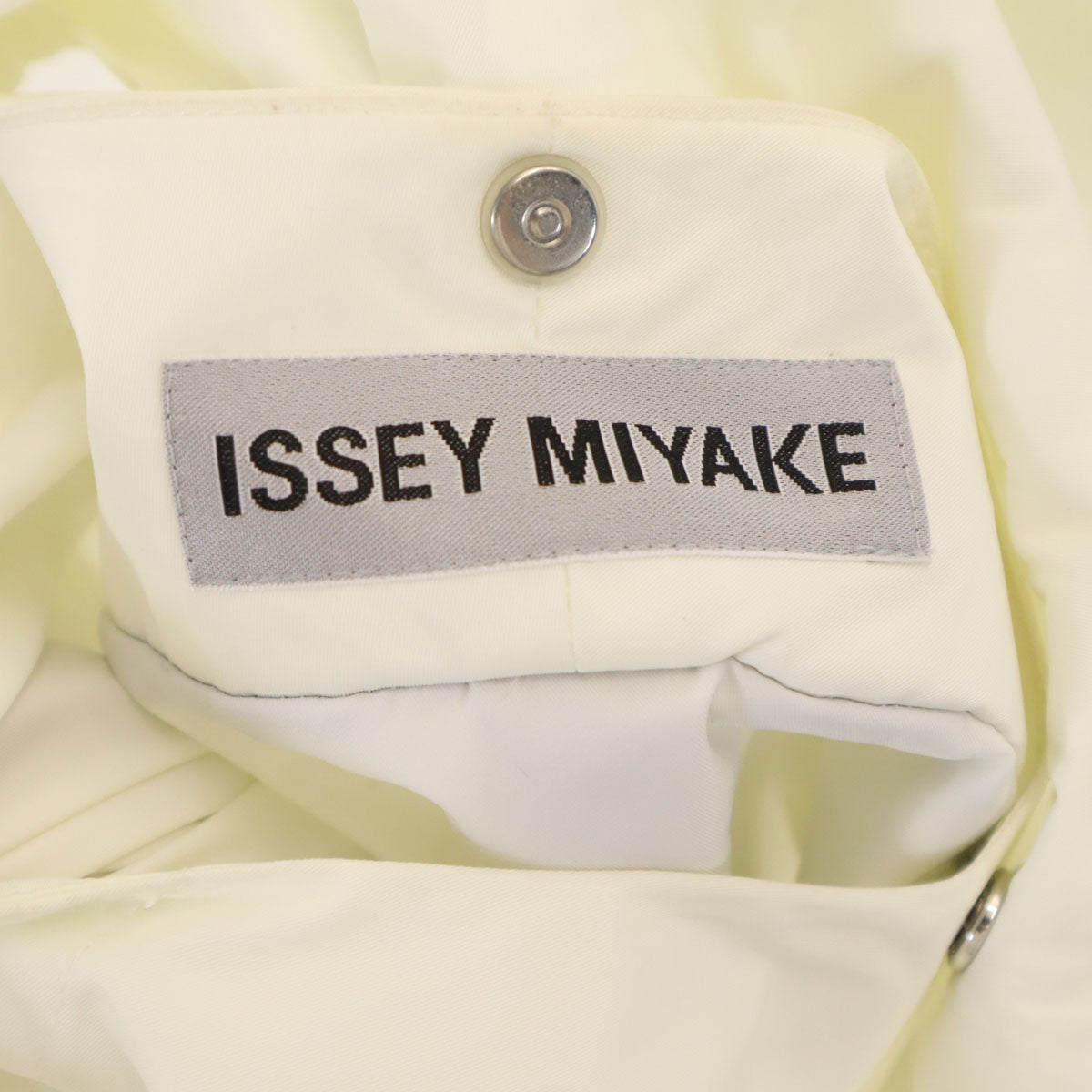 ISSEY MIYAKE Compact Series Packable Coat White Size 2