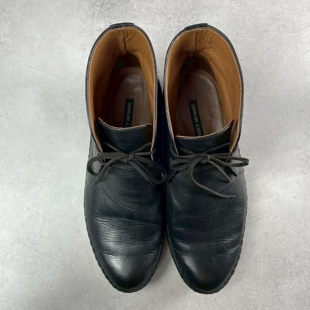 ISSEY MIYAKE MEN Leather Chukka Boots Black