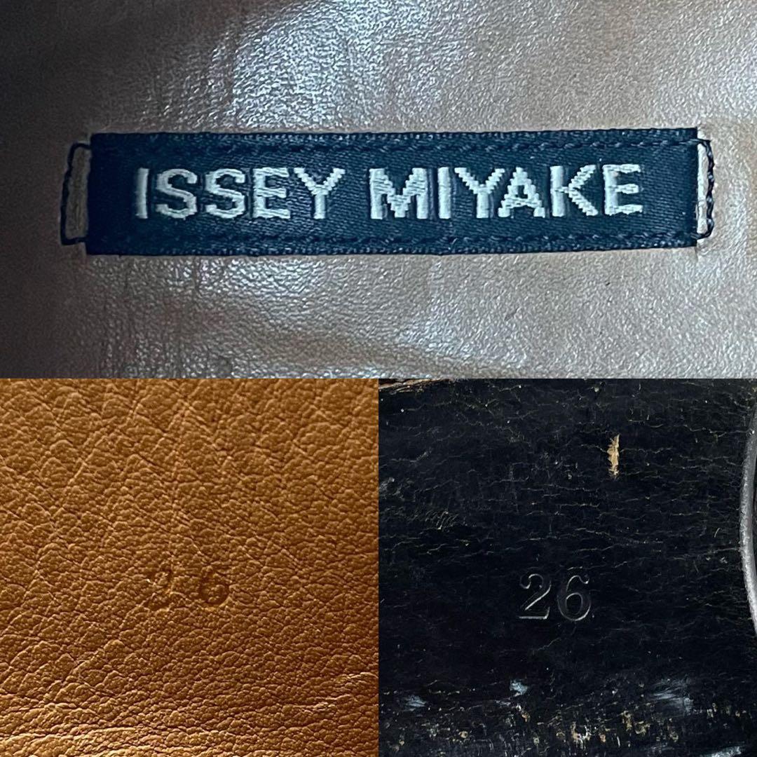 ISSEY MIYAKE MEN Leather Chukka Boots Black