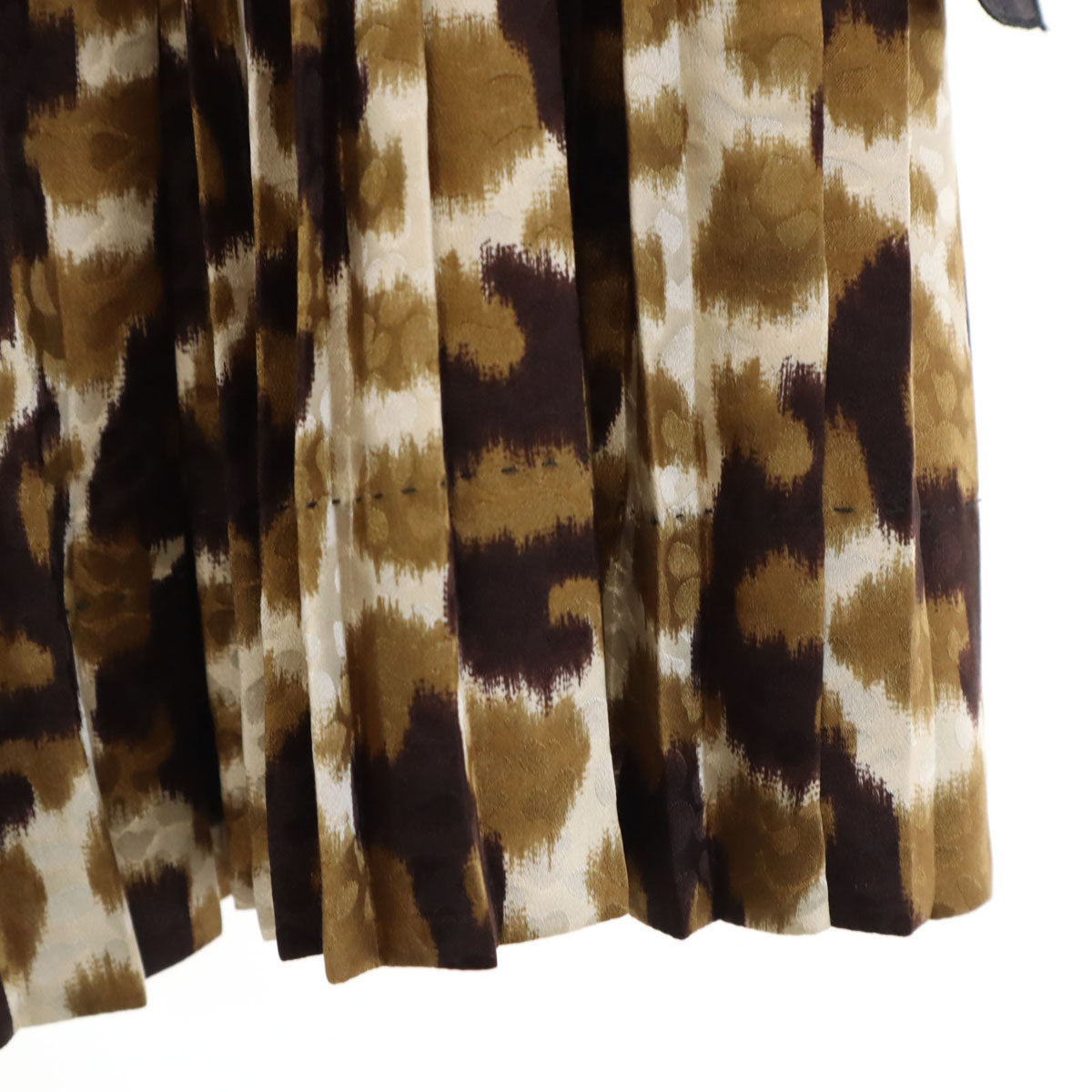 LOUIS VUITTON Silk Leopard Print Skirt Size 36