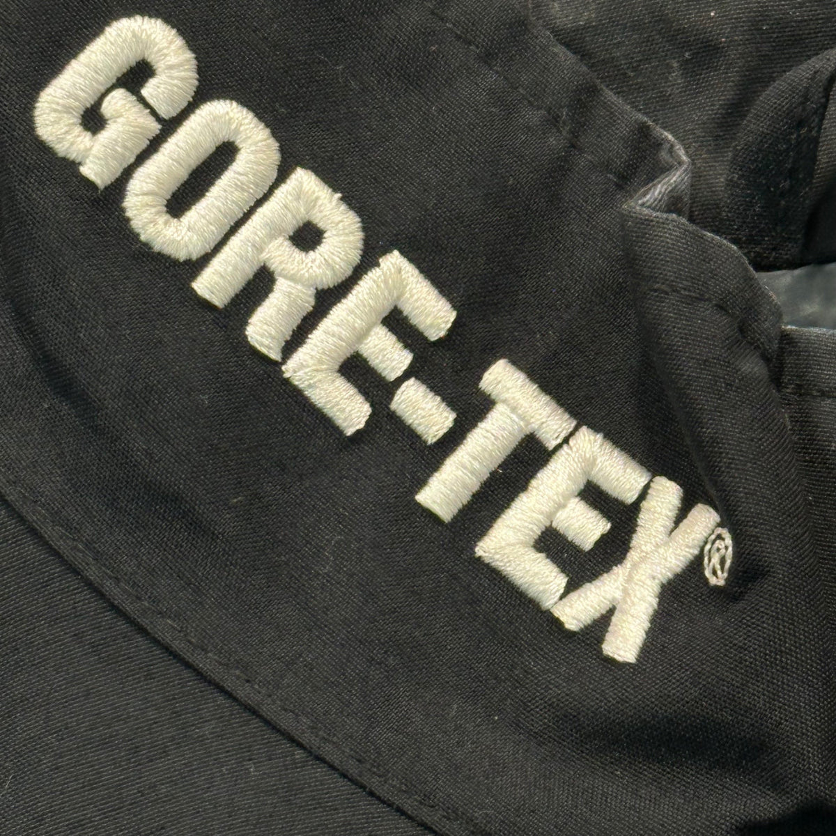 SUPREME 19SS GORE-TEX Nylon Court Jacket Black Size S
