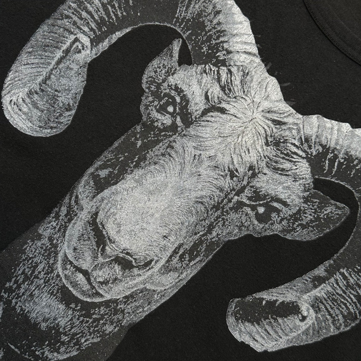 beauty:beast 90s RAM Print T-Shirt Black Size XL
